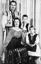 Larisa Lucaci Family Photo - Peter, Larisa, George, Lisa